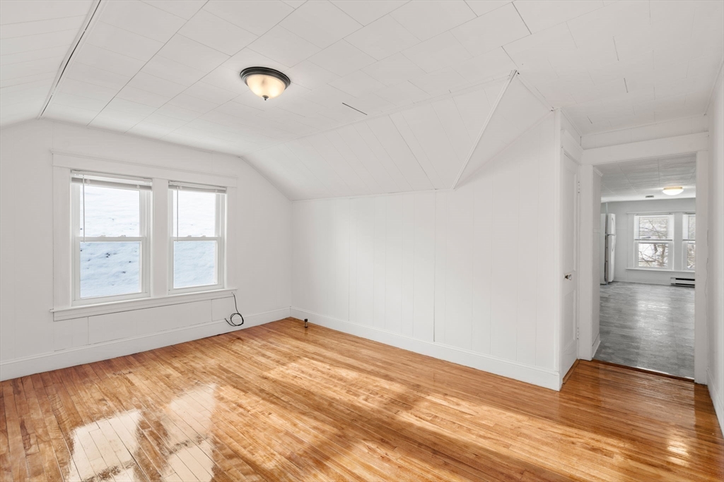 9 Elmwood St, Worcester, Massachusetts, 1 Bedroom Bedrooms, 3 Rooms Rooms,1 BathroomBathrooms,Residential Lease,For Rent,Elmwood St,73473714