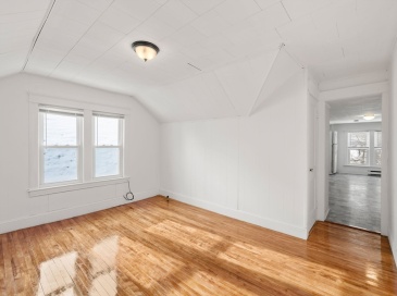 9 Elmwood St, Worcester, Massachusetts, 1 Bedroom Bedrooms, 3 Rooms Rooms,1 BathroomBathrooms,Residential Lease,For Rent,Elmwood St,73473714