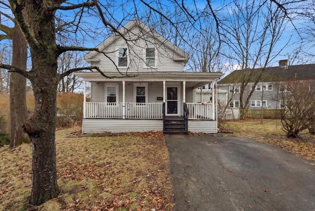 12 Southwick St, Middleboro, Massachusetts, 5 Bedrooms Bedrooms, 7 Rooms Rooms,1 BathroomBathrooms,Residential,For Sale,Southwick St,73484507