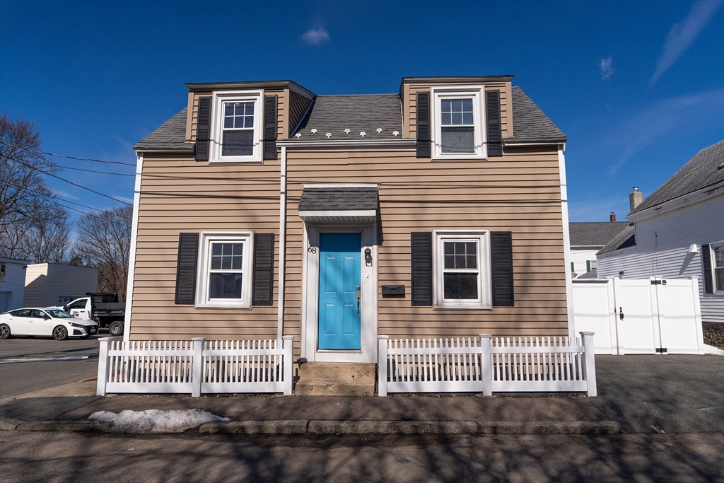 68 Beaver St, Salem, Massachusetts, 2 Bedrooms Bedrooms, 5 Rooms Rooms,1.5 BathroomsBathrooms,Residential,For Sale,Beaver St,73484491