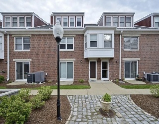 142 Quincy Shore Dr, Quincy, Massachusetts, 2 Bedrooms Bedrooms, 5 Rooms Rooms,2.5 BathroomsBathrooms,Residential,For Sale,Quincy Shore Dr,73484556