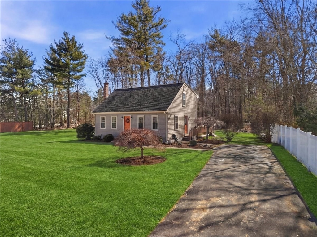 47 Caroline Drive, Taunton, Massachusetts, 3 Bedrooms Bedrooms, 6 Rooms Rooms,2 BathroomsBathrooms,Residential,For Sale,Caroline Drive,73484532
