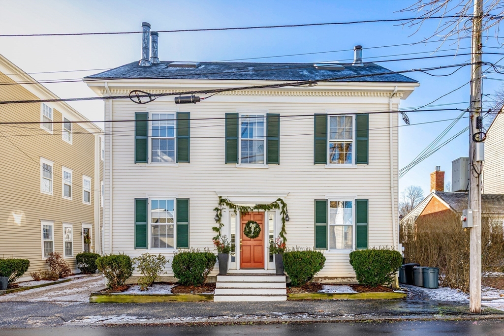 60-62 Milk St, Newburyport, Massachusetts, 2 Bedrooms Bedrooms, 5 Rooms Rooms,2 BathroomsBathrooms,Residential,For Sale,Milk St,73484569