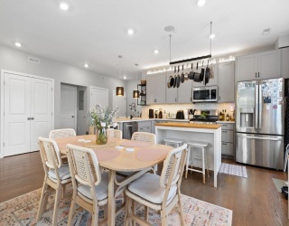 10 Ruthven Park, Boston, Massachusetts, 2 Bedrooms Bedrooms, 5 Rooms Rooms,2 BathroomsBathrooms,Residential,For Sale,Ruthven Park,73484576