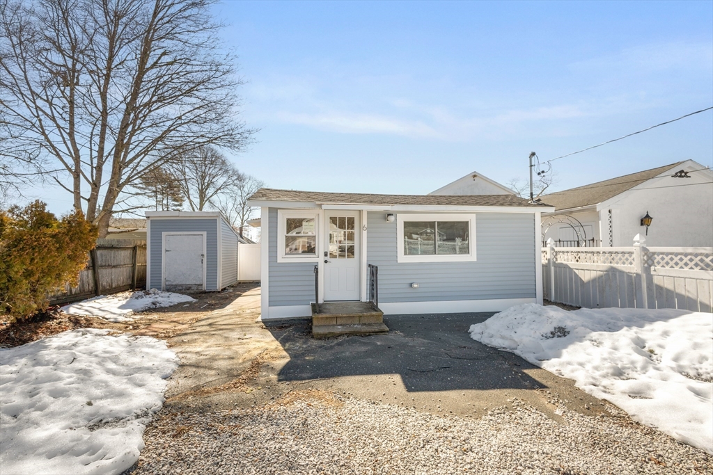 6 Wildwood Ave, Wareham, Massachusetts, 3 Bedrooms Bedrooms, 4 Rooms Rooms,1 BathroomBathrooms,Residential,For Sale,Wildwood Ave,73484599