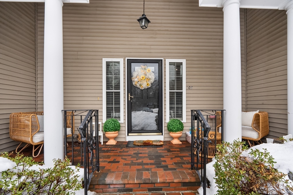 107 Meadow Ln, Randolph, Massachusetts, 3 Bedrooms Bedrooms, 8 Rooms Rooms,2.5 BathroomsBathrooms,Residential,For Sale,Meadow Ln,73484616