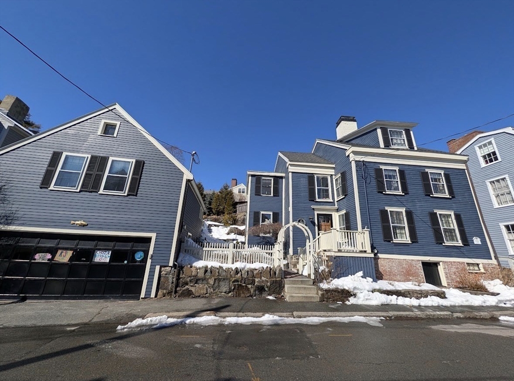 15 Washington St, Marblehead, Massachusetts, 3 Bedrooms Bedrooms, 6 Rooms Rooms,2.5 BathroomsBathrooms,Residential Lease,For Rent,Washington St,73484636