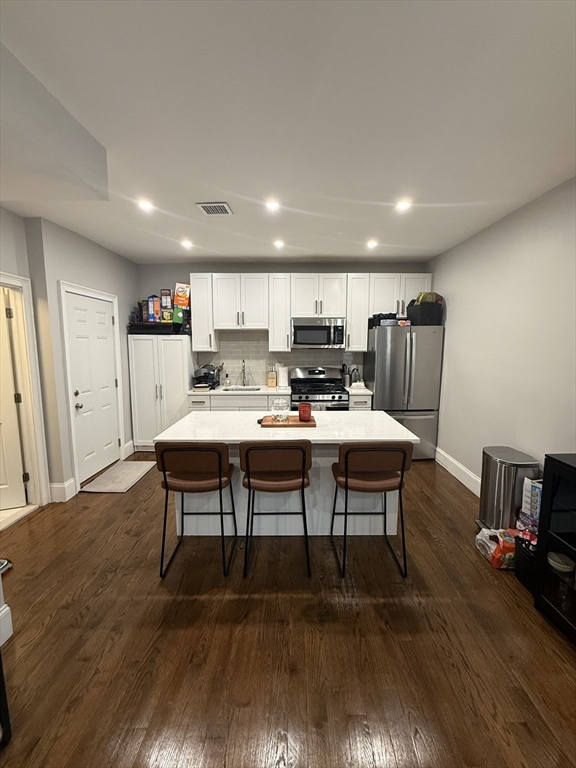 21 Mt Vernon Street, Boston, Massachusetts, 4 Bedrooms Bedrooms, 5 Rooms Rooms,2 BathroomsBathrooms,Residential Lease,For Rent,Mt Vernon Street,73484653