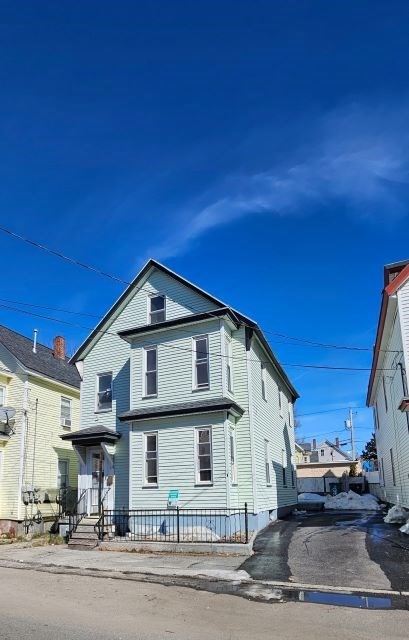 158 Concord St, Lowell, Massachusetts, 3 Bedrooms Bedrooms, 7 Rooms Rooms,1 BathroomBathrooms,Residential,For Sale,Concord St,73484657
