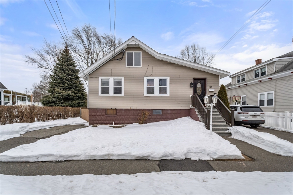 95 Harris Street, Revere, Massachusetts, 2 Bedrooms Bedrooms, 5 Rooms Rooms,1.5 BathroomsBathrooms,Residential Lease,For Rent,Harris Street,73484662