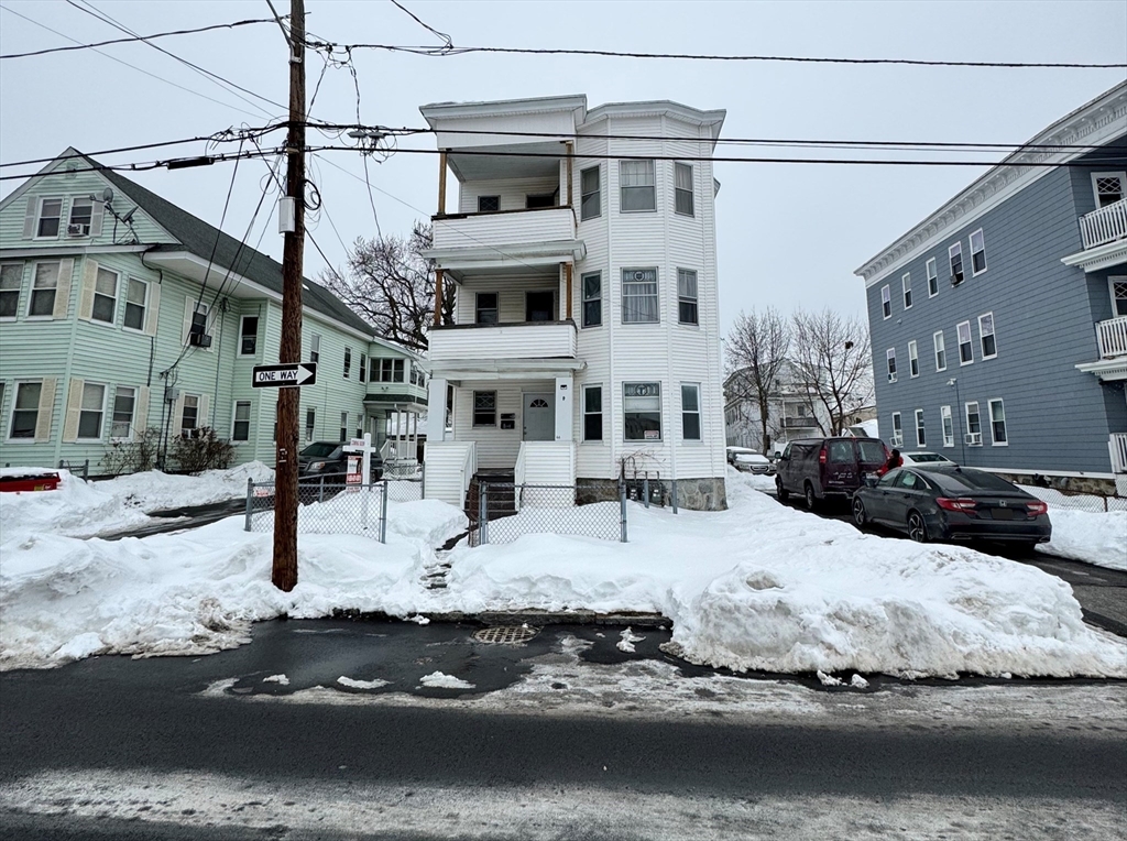 44 Montgomery St, Lawrence, Massachusetts, 3 Bedrooms Bedrooms, 5 Rooms Rooms,1 BathroomBathrooms,Residential Lease,For Rent,Montgomery St,73477059
