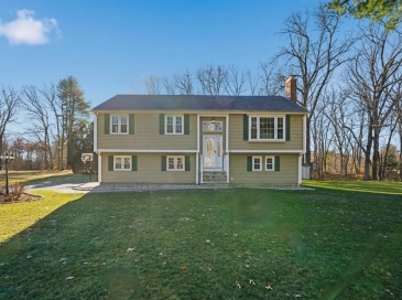 29 Thayer Street, Northborough, Massachusetts, 3 Bedrooms Bedrooms, 8 Rooms Rooms,2.5 BathroomsBathrooms,Residential,For Sale,Thayer Street,73465839