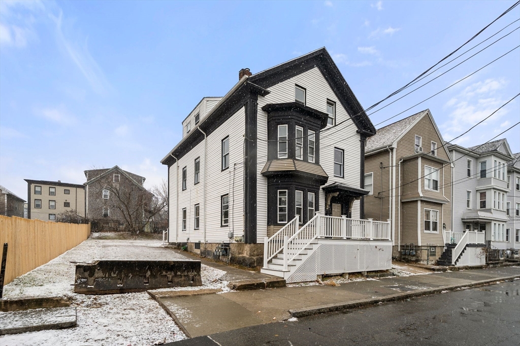 1441 Pleasant St, New Bedford, Massachusetts, 6 Bedrooms Bedrooms, 12 Rooms Rooms,3 BathroomsBathrooms,Residential Income,For Sale,Pleasant St,73472061