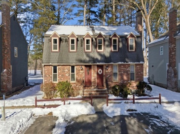 221 Wellman Ave, Chelmsford, Massachusetts, 2 Bedrooms Bedrooms, 5 Rooms Rooms,1.5 BathroomsBathrooms,Residential,For Sale,Wellman Ave,73474640