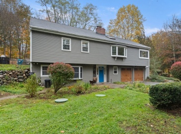 17 Topsfield Rd, Wenham, Massachusetts, 4 Bedrooms Bedrooms, 10 Rooms Rooms,4 BathroomsBathrooms,Residential,For Sale,Topsfield Rd,73444666