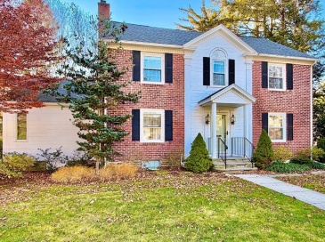 9 Dennison Rd, Worcester, Massachusetts, 5 Bedrooms Bedrooms, 12 Rooms Rooms,4.5 BathroomsBathrooms,Residential,For Sale,Dennison Rd,73387854