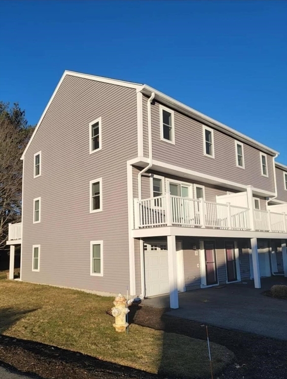22 Collins St, Danvers, Massachusetts, 2 Bedrooms Bedrooms, 4 Rooms Rooms,1.5 BathroomsBathrooms,Residential,For Sale,Collins St,73400723