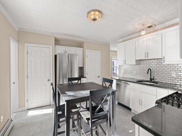 118 W 6th St, Lowell, Massachusetts, 3 Bedrooms Bedrooms, 7 Rooms Rooms,1 BathroomBathrooms,Residential,For Sale,W 6th St,73477967