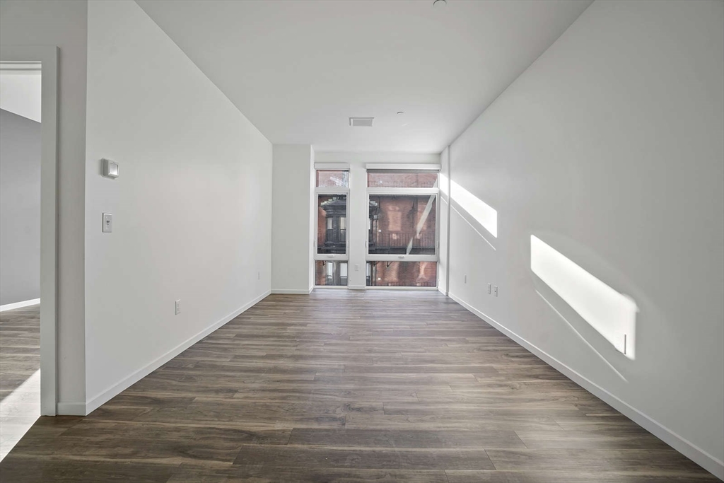 839 Beacon Street, Boston, Massachusetts, 1 Bedroom Bedrooms, 5 Rooms Rooms,1 BathroomBathrooms,Residential Lease,For Rent,Beacon Street,73484674