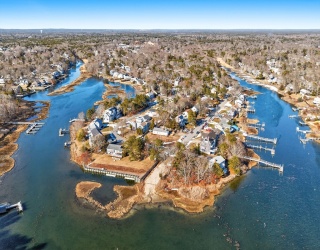 16 Carolyn Ln, Falmouth, Massachusetts, 3 Bedrooms Bedrooms, 6 Rooms Rooms,2 BathroomsBathrooms,Residential,For Sale,Carolyn Ln,73484680