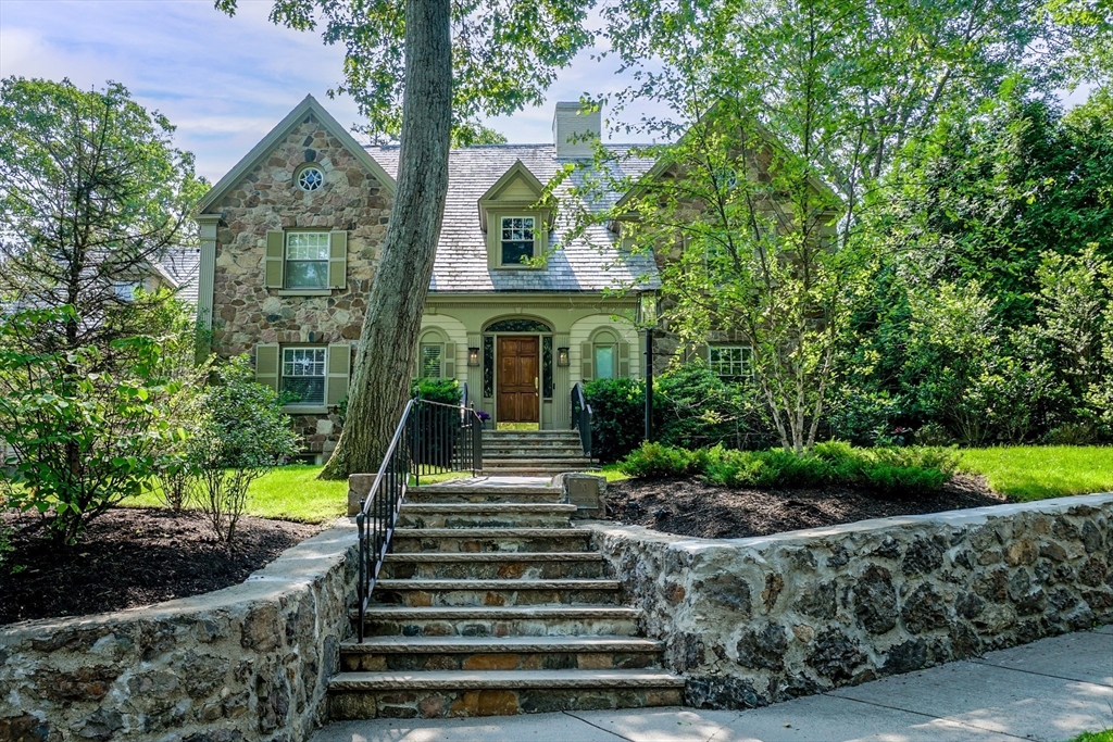 10 Hallwood Rd, Brookline, Massachusetts, 5 Bedrooms Bedrooms, 10 Rooms Rooms,5.5 BathroomsBathrooms,Residential,For Sale,Hallwood Rd,73484927