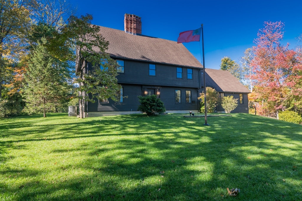 10 Sycamore Parc, South Hadley, Massachusetts, 4 Bedrooms Bedrooms, 10 Rooms Rooms,3.5 BathroomsBathrooms,Residential,For Sale,Sycamore Parc,73484902