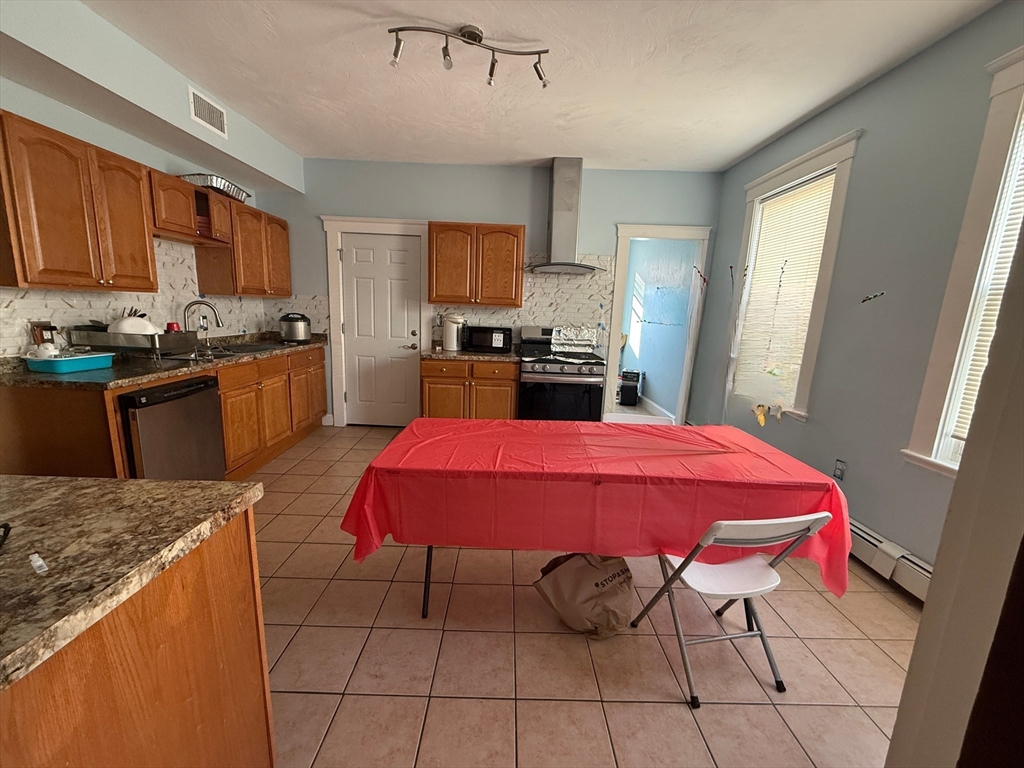 55 Lithgow Street, Boston, Massachusetts, 4 Bedrooms Bedrooms, 7 Rooms Rooms,1 BathroomBathrooms,Residential Lease,For Rent,Lithgow Street,73484932