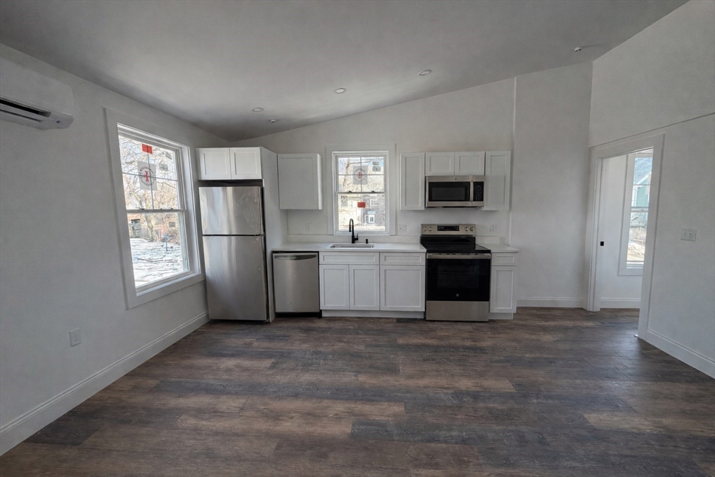 371 Cabot, Beverly, Massachusetts, 1 Bedroom Bedrooms, 2 Rooms Rooms,1 BathroomBathrooms,Residential Lease,For Rent,Cabot,73484934