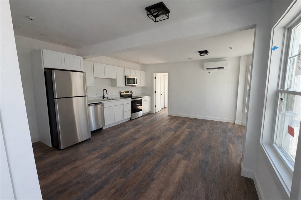 371 Cabot, Beverly, Massachusetts, 1 Bedroom Bedrooms, 2 Rooms Rooms,1 BathroomBathrooms,Residential Lease,For Rent,Cabot,73484937