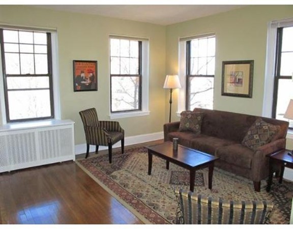 66 Queensberry Street, Boston, Massachusetts, 2 Bedrooms Bedrooms, 4 Rooms Rooms,1 BathroomBathrooms,Residential Lease,For Rent,Queensberry Street,73484944