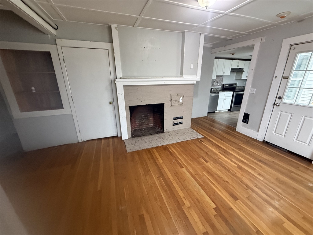 269 Main St, Stoneham, Massachusetts, 2 Bedrooms Bedrooms, 4 Rooms Rooms,2 BathroomsBathrooms,Residential Lease,For Rent,Main St,73484868