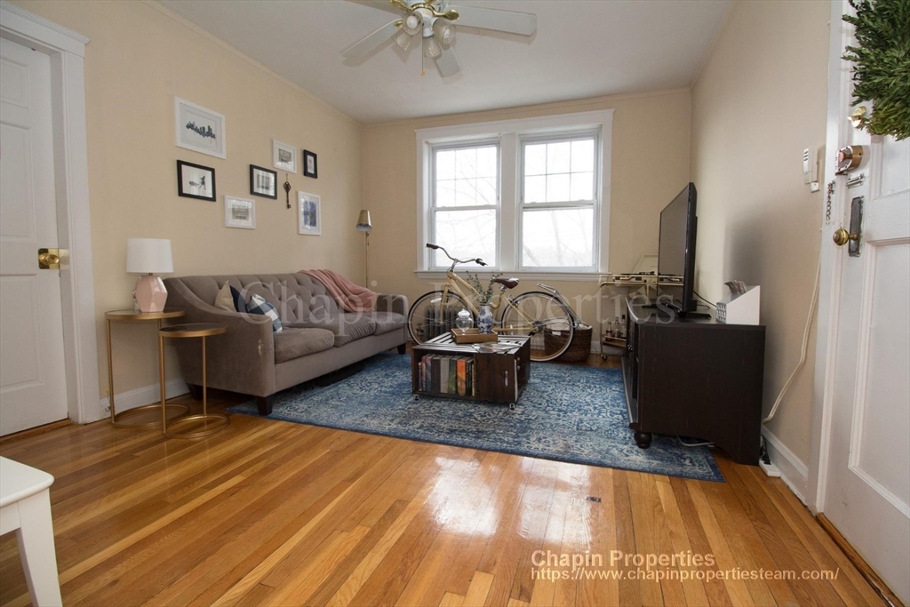 187 Kent St, Brookline, Massachusetts, 2 Bedrooms Bedrooms, 5 Rooms Rooms,1 BathroomBathrooms,Residential Lease,For Rent,Kent St,73484737