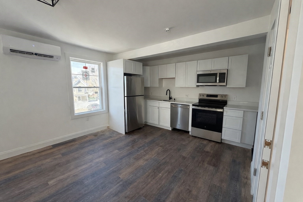 371 Cabot, Beverly, Massachusetts, 2 Bedrooms Bedrooms, 3 Rooms Rooms,1 BathroomBathrooms,Residential Lease,For Rent,Cabot,73484757