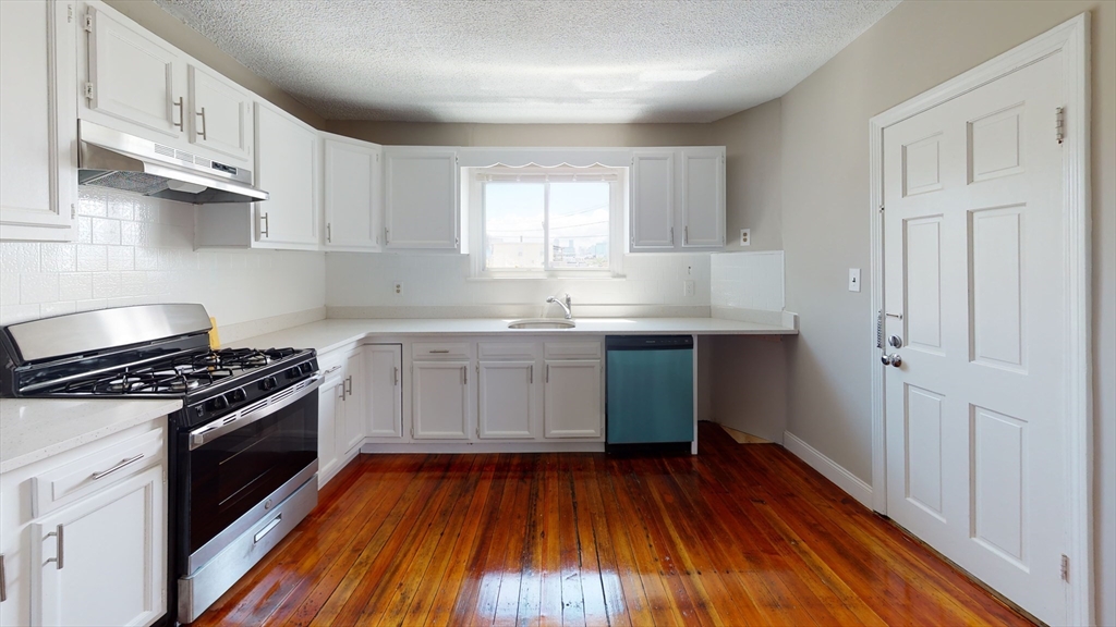 280 Mcgrath Highway, Somerville, Massachusetts, 3 Bedrooms Bedrooms, 6 Rooms Rooms,1 BathroomBathrooms,Residential Lease,For Rent,Mcgrath Highway,73484764