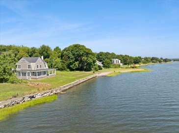 1366 Gardners Neck Rd, Swansea, Massachusetts, 4 Bedrooms Bedrooms, 8 Rooms Rooms,3.5 BathroomsBathrooms,Residential,For Sale,Gardners Neck Rd,73484798