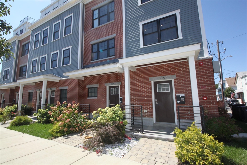 116 Main St, Everett, Massachusetts, 3 Bedrooms Bedrooms, 5 Rooms Rooms,2.5 BathroomsBathrooms,Residential Lease,For Rent,Main St,73484802