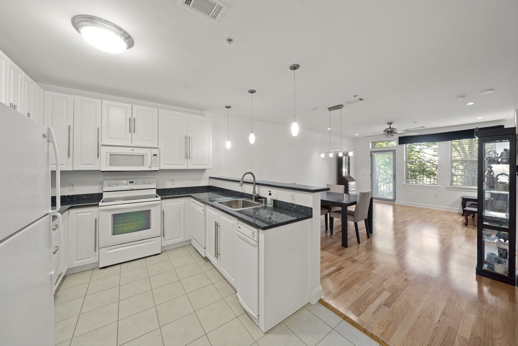 1-205 Harvest Drive, North Andover, Massachusetts, 1 Bedroom Bedrooms, 3 Rooms Rooms,1 BathroomBathrooms,Residential,For Sale,Harvest Drive,73484689