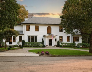 15 Farlow Rd, Newton, Massachusetts, 6 Bedrooms Bedrooms, 14 Rooms Rooms,7 BathroomsBathrooms,Residential,For Sale,Farlow Rd,73484821