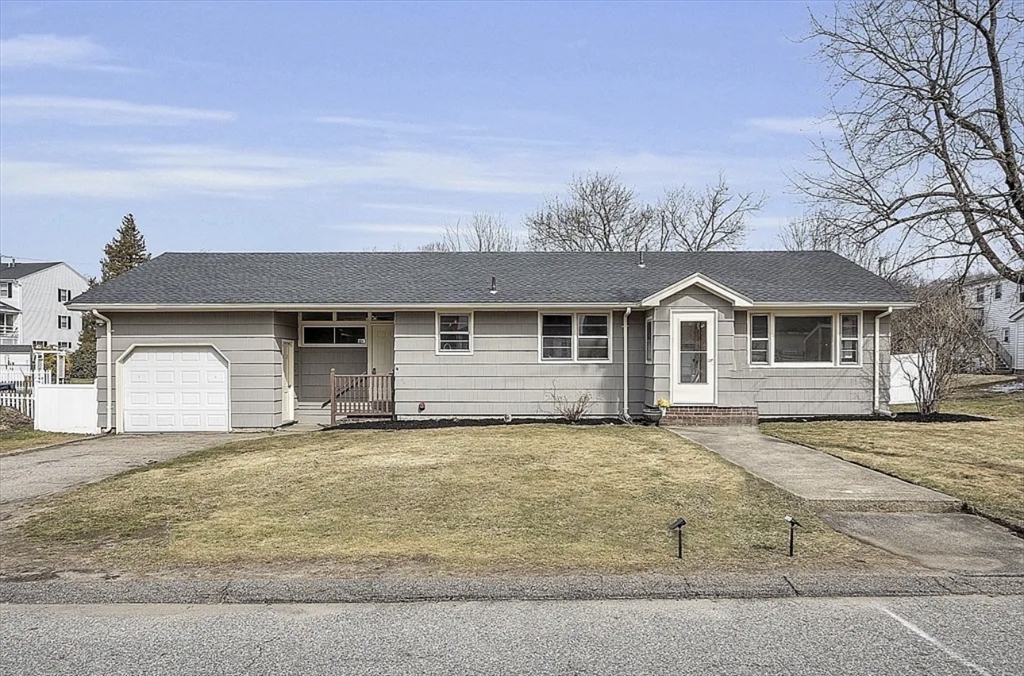 9 Alpha, Haverhill, Massachusetts, 3 Bedrooms Bedrooms, 5 Rooms Rooms,1 BathroomBathrooms,Residential,For Sale,Alpha,73484856