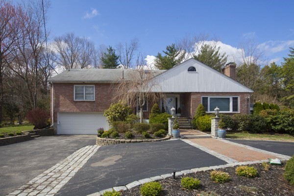 515 Dudley Road, Newton, Massachusetts, 5 Bedrooms Bedrooms, 11 Rooms Rooms,4.5 BathroomsBathrooms,Residential Lease,For Rent,Dudley Road,73484858