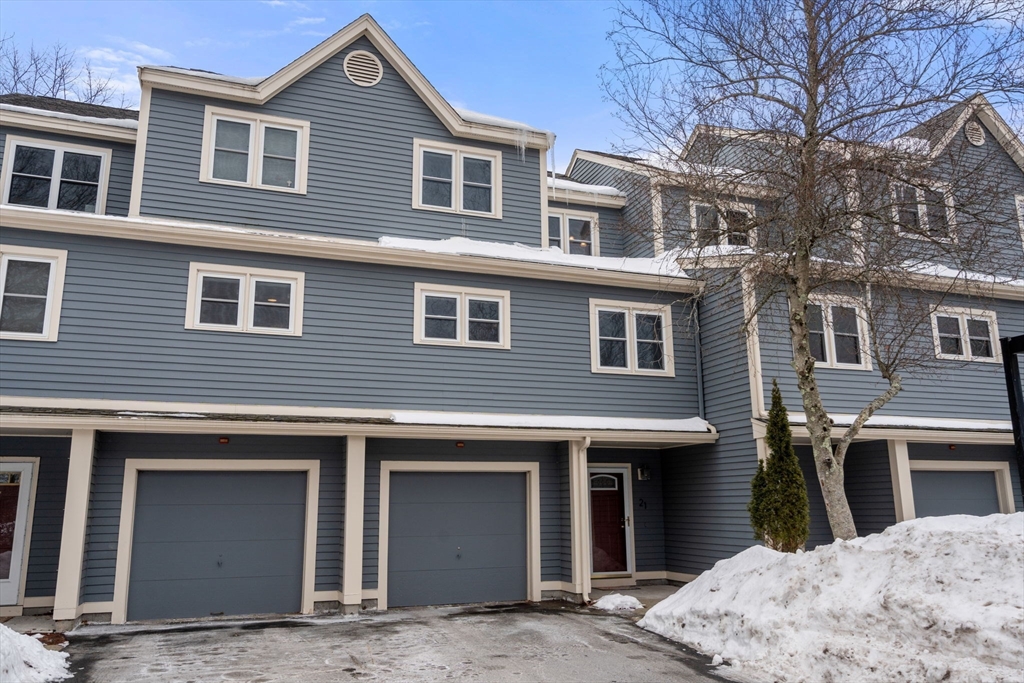 21 Oak Leaf Way, Peabody, Massachusetts, 2 Bedrooms Bedrooms, 4 Rooms Rooms,1.5 BathroomsBathrooms,Residential,For Sale,Oak Leaf Way,73484793
