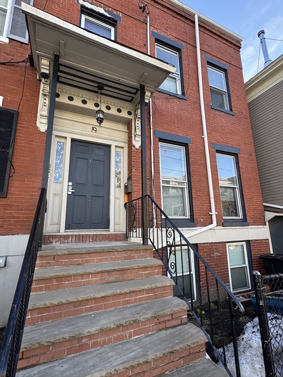 19 White Street, Boston, Massachusetts, 2 Bedrooms Bedrooms, 4 Rooms Rooms,1 BathroomBathrooms,Residential Lease,For Rent,White Street,73484863