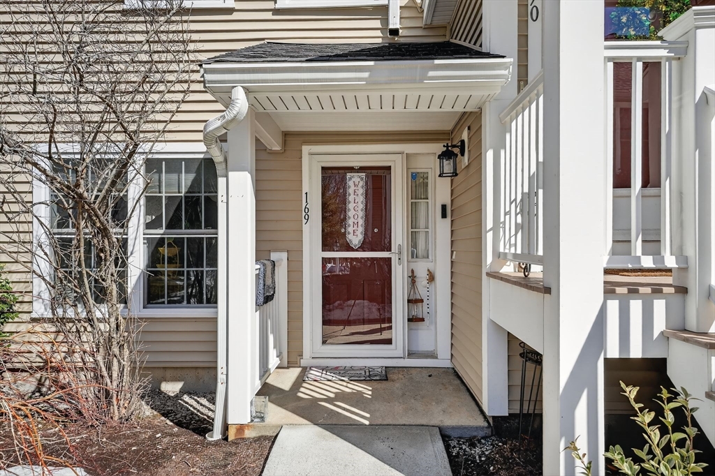 169 Tyson Common Lane, Braintree, Massachusetts, 3 Bedrooms Bedrooms, 5 Rooms Rooms,2 BathroomsBathrooms,Residential,For Sale,Tyson Common Lane,73484708