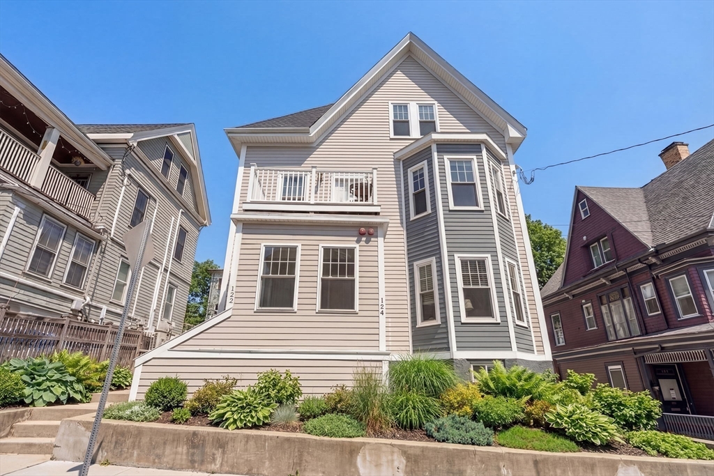 122 Paul Gore Street, Boston, Massachusetts, 2 Bedrooms Bedrooms, 5 Rooms Rooms,1.5 BathroomsBathrooms,Residential,For Sale,Paul Gore Street,73484814