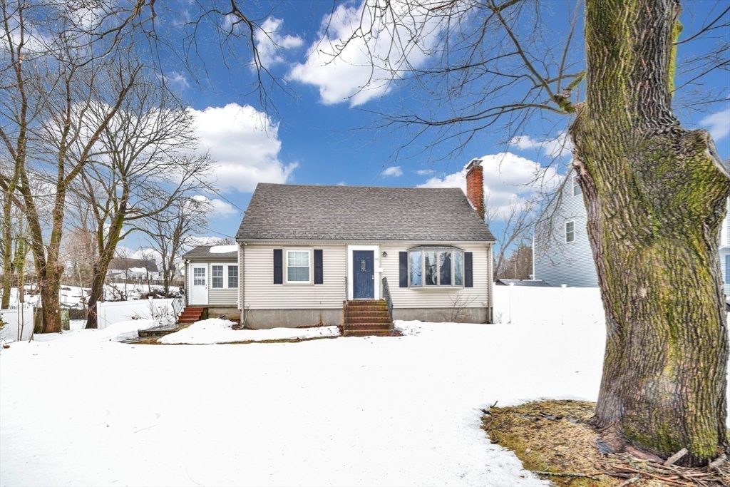 153 Colburn St, Dedham, Massachusetts, 4 Bedrooms Bedrooms, 7 Rooms Rooms,2 BathroomsBathrooms,Residential,For Sale,Colburn St,73484886