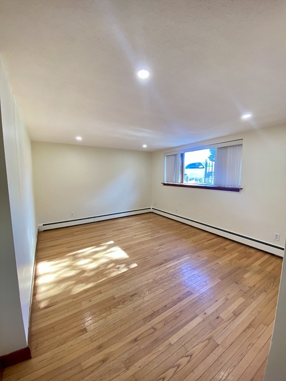 39 Loomis Street, Cambridge, Massachusetts, 3 Bedrooms Bedrooms, 4 Rooms Rooms,1 BathroomBathrooms,Residential Lease,For Rent,Loomis Street,73484893