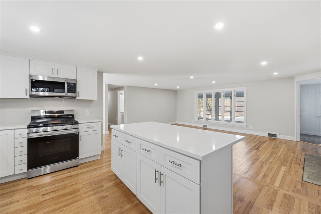 76 Beaver Brook Road, Westford, Massachusetts, 4 Bedrooms Bedrooms, 10 Rooms Rooms,2 BathroomsBathrooms,Residential,For Sale,Beaver Brook Road,73484921