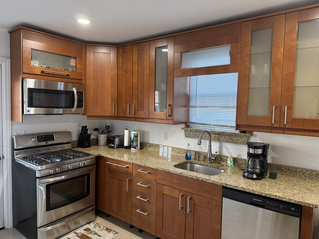 14 -16 North Beacon Court, Watertown, Massachusetts, 4 Bedrooms Bedrooms, 10 Rooms Rooms,2 BathroomsBathrooms,Residential Income,For Sale,North Beacon Court,73484925