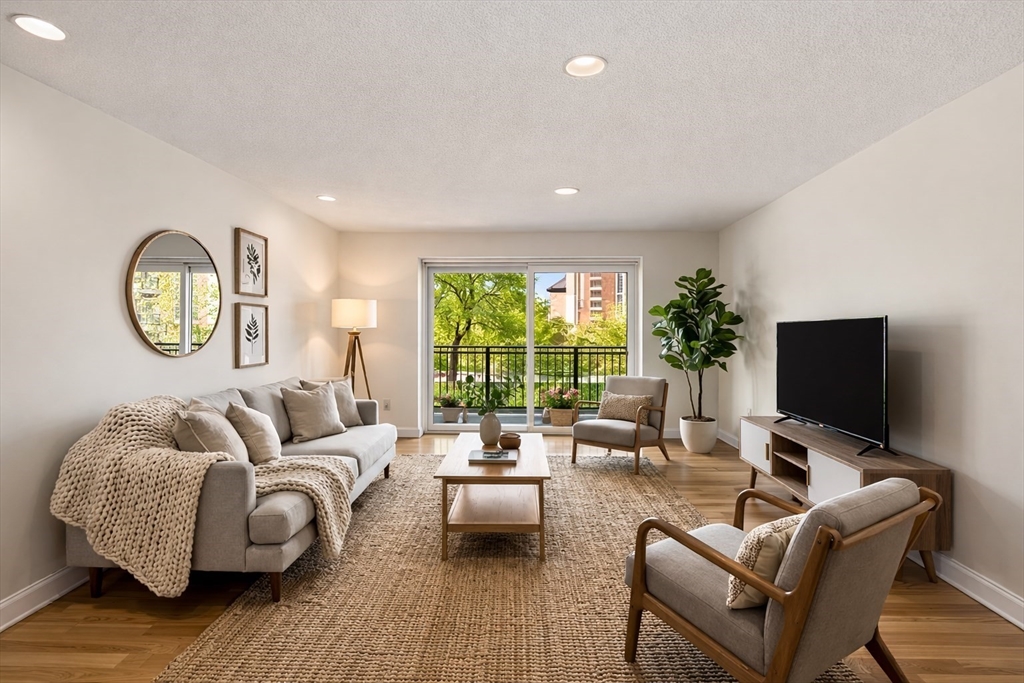 15 Francis St, Brookline, Massachusetts, 1 Bedroom Bedrooms, 3 Rooms Rooms,1 BathroomBathrooms,Residential,For Sale,Francis St,73484968