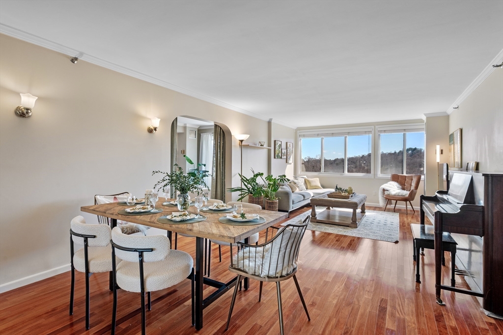 1731 Beacon St, Brookline, Massachusetts, 2 Bedrooms Bedrooms, 4 Rooms Rooms,1 BathroomBathrooms,Residential,For Sale,Beacon St,73484982